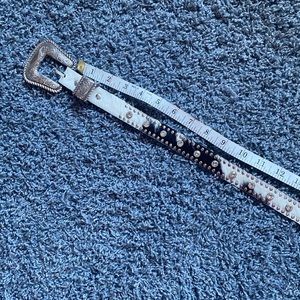 Cute brushed hair belt.